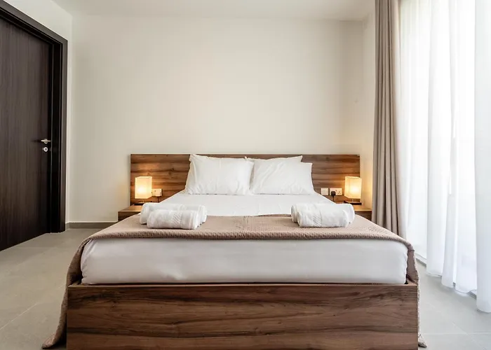 Bright And Modern 2 Bedroom Apartment