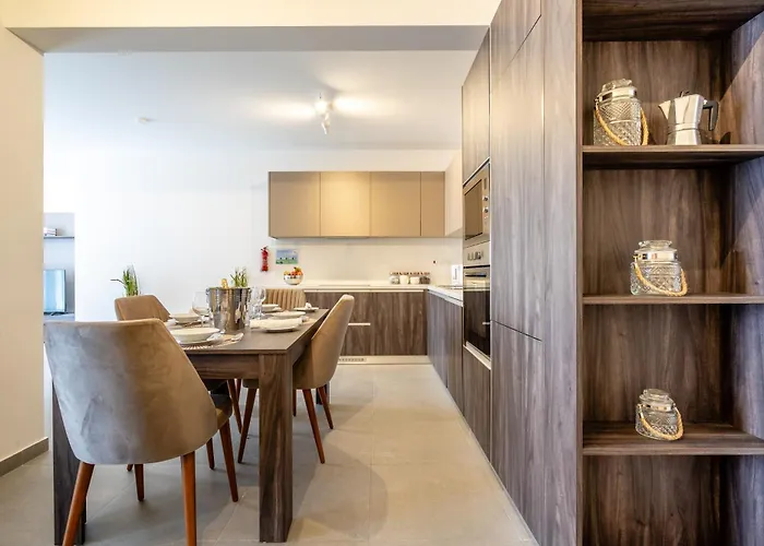 Bright And Modern 2 Bedroom Apartment