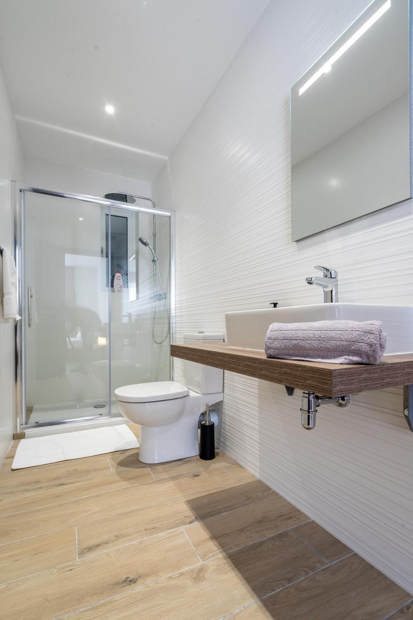 Apartment Bright And Modern 2 Bedroom *