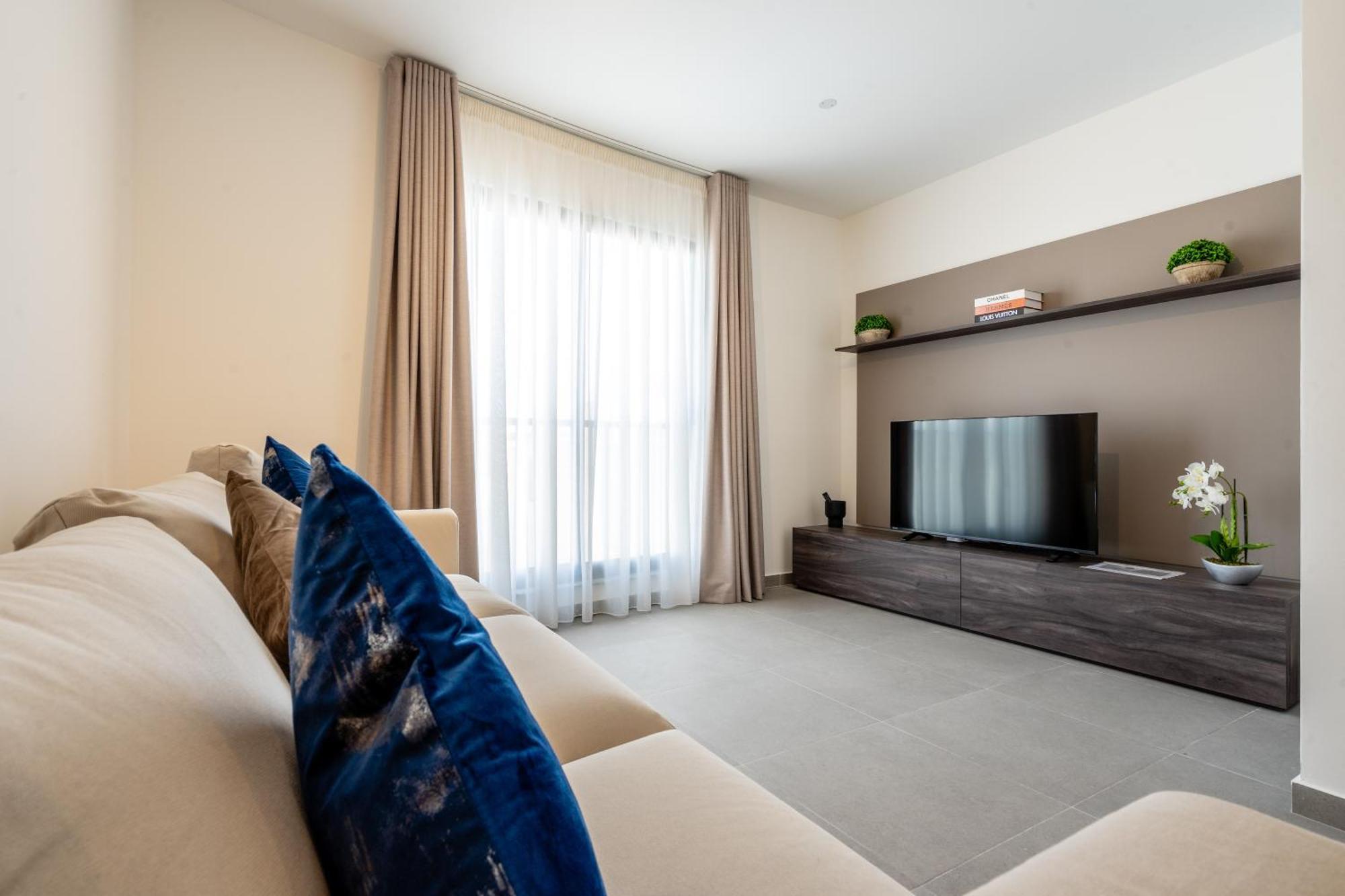 Apartment Bright And Modern 2 Bedroom